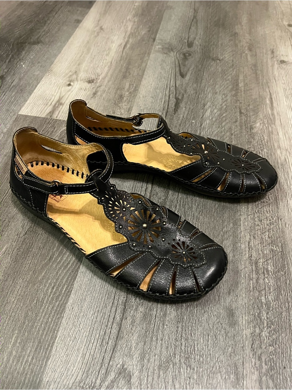 PIKOLINOS P. Vallarta Flats Black Leather Size 42 / 11 Lazer cut with studs